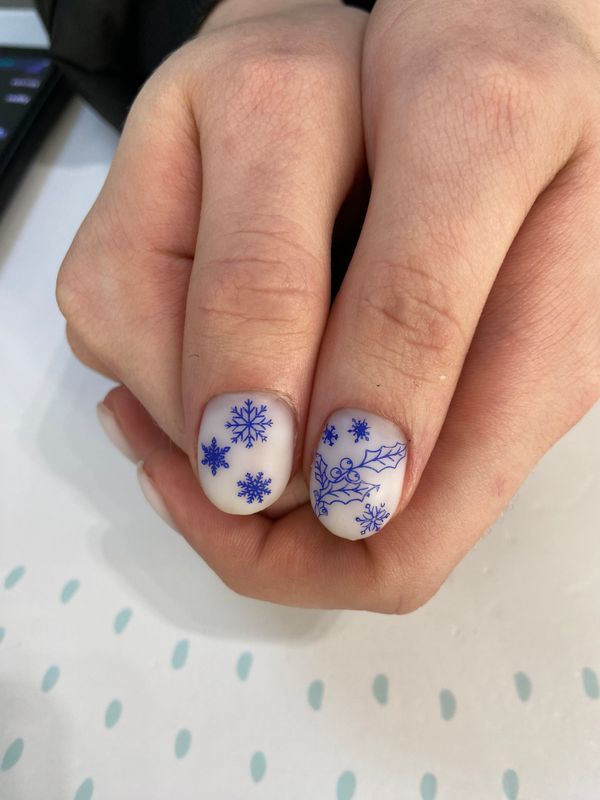 Маникюр, молочная база, глянцевый, комбинированный, дизайн, новогодний, снежинка, френч