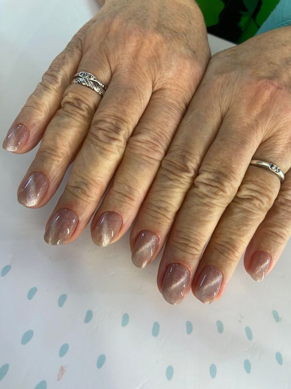 глянцевый, разная длинна/форма, бежевый, кошачий глаз, однотон, Маникюр, нежный