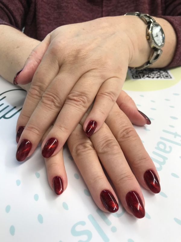 Маникюр, разная длинна, бордовый, глянцевый, кошачий глаз