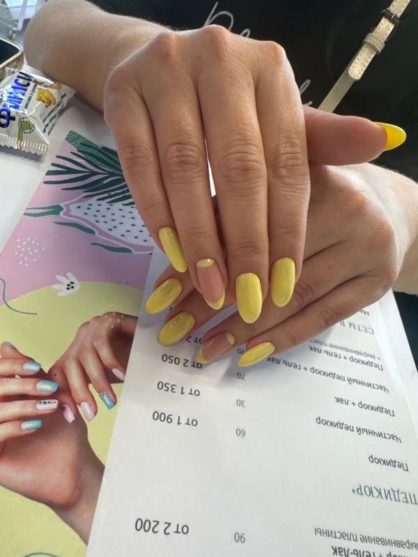 дизайн, желтый, на каждый день, Маникюр, комбинированный, френч, лунки, минимализм, нюд, оригинальный