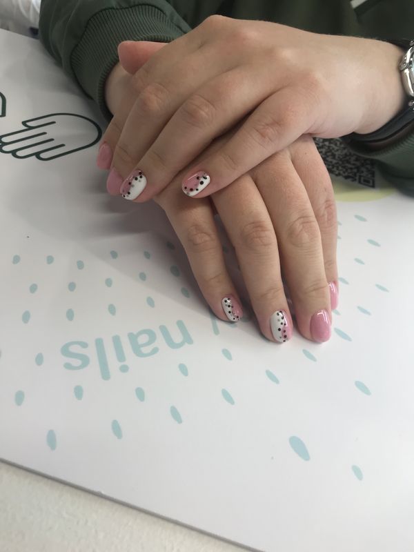 Маникюр, розовый, глянцевый, комбинированный, дизайн, рисунок, абстракция, глиттер, блестки, точки, минимализм, оригинальный