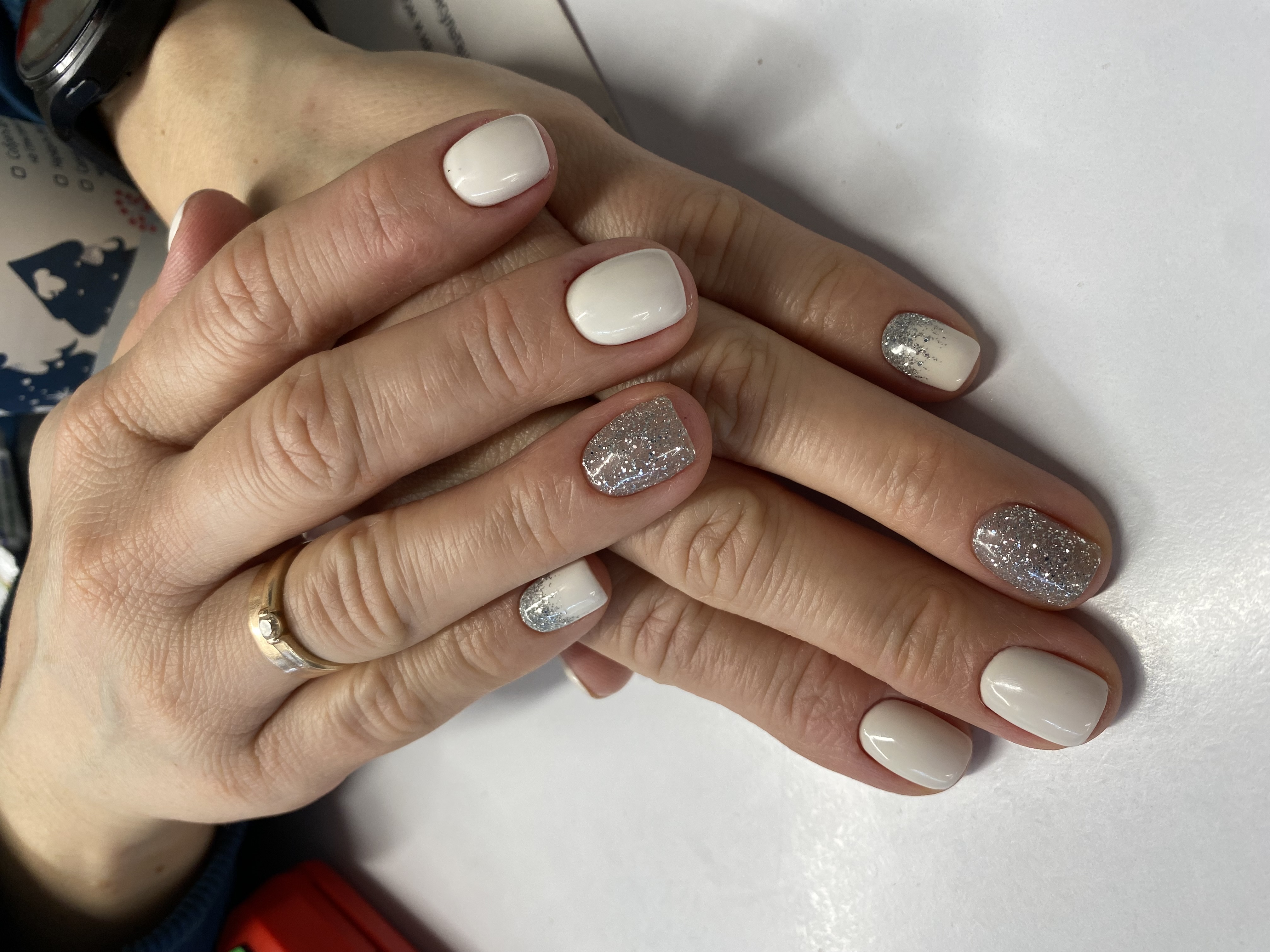 комбинированный, дизайн, белый, Маникюр, лунки, на каждый день, лак с блестками, блестки