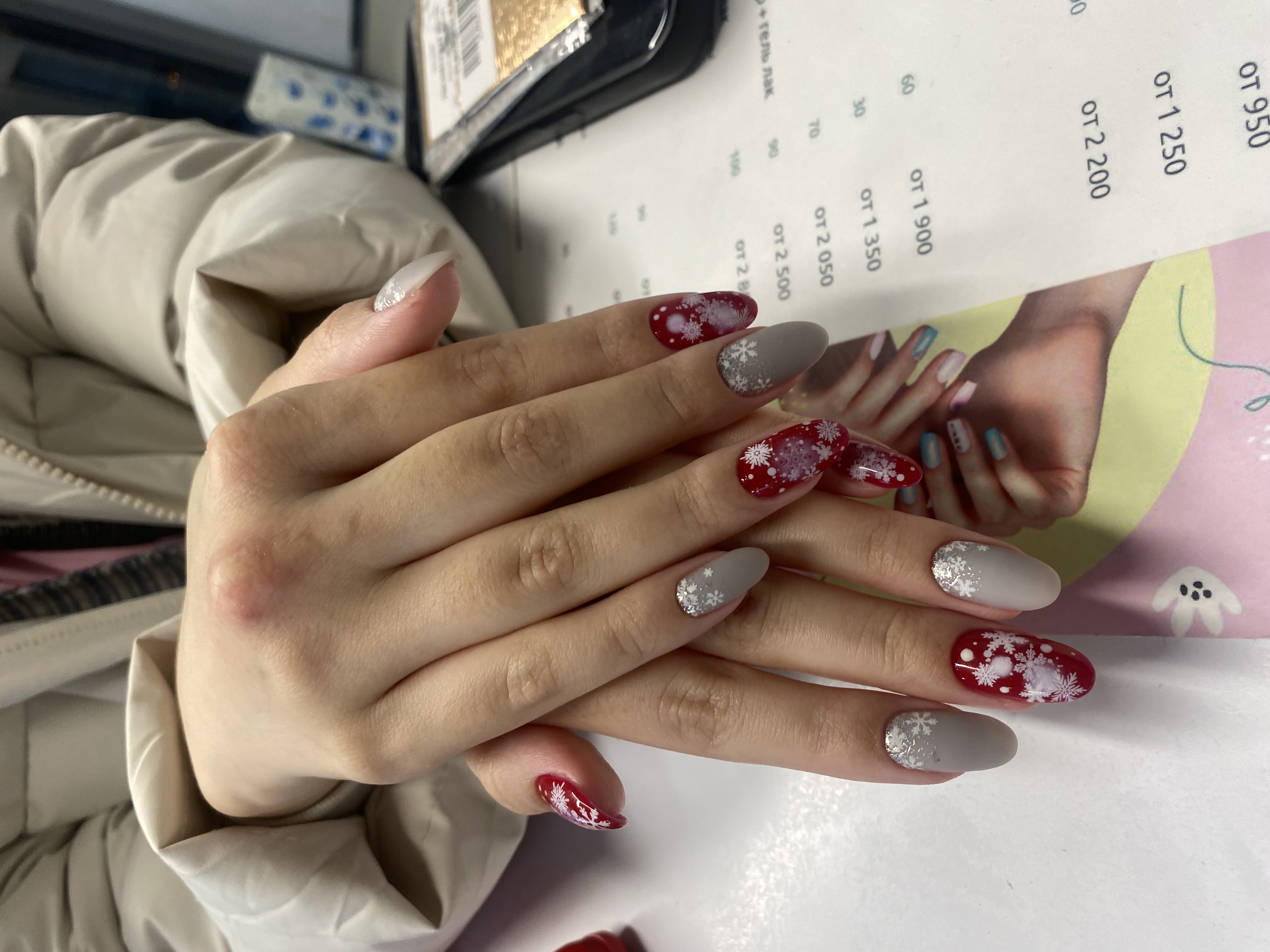 новогодний, комбинированный, дизайн, серый, Маникюр, снежинка, лунки, матовый, глянцевый