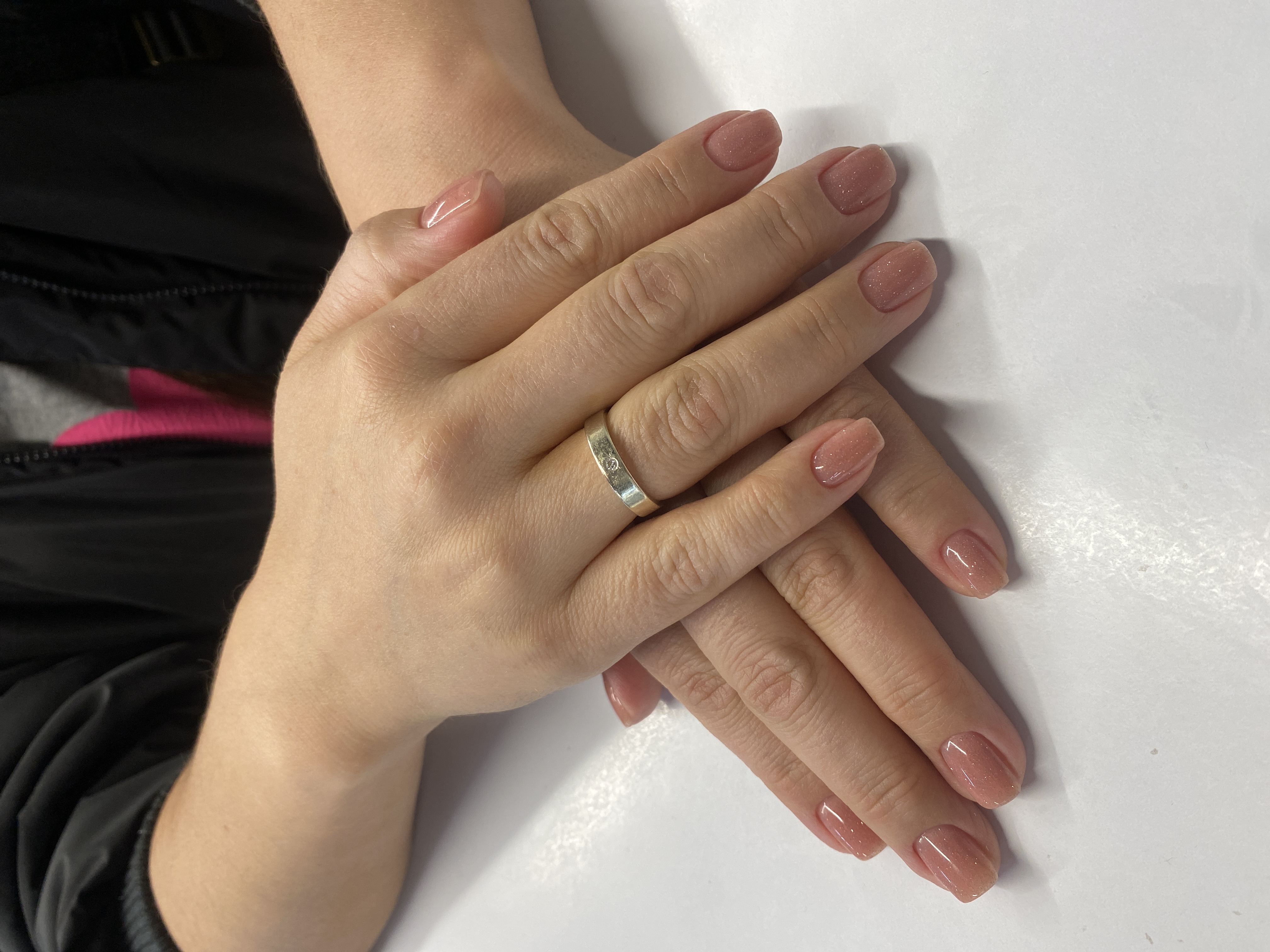 Маникюр, нюд, однотон, лак с блестками, натуральный, на каждый день