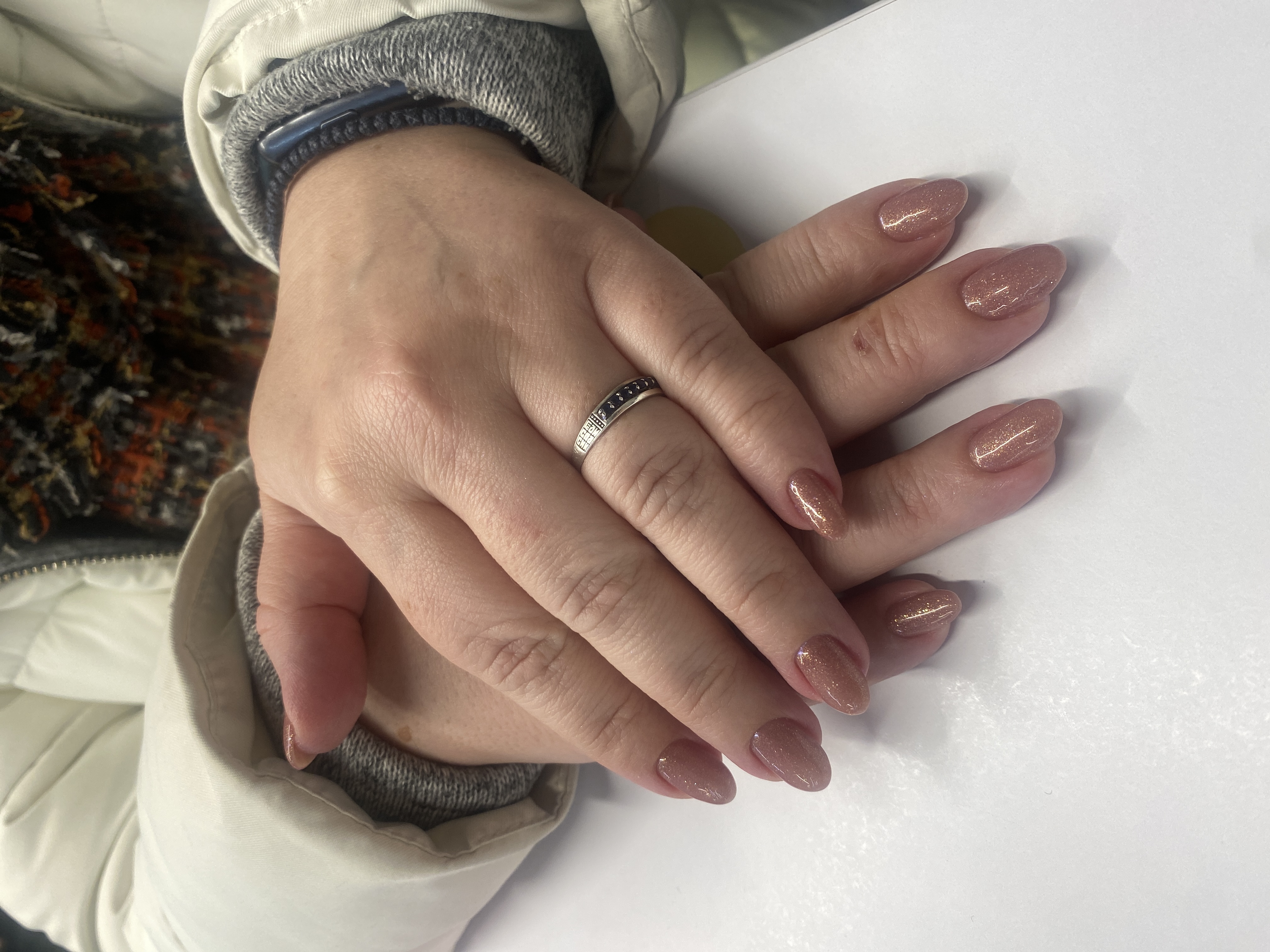 нежный, Маникюр, лак с блестками, на каждый день, однотон, бежевый