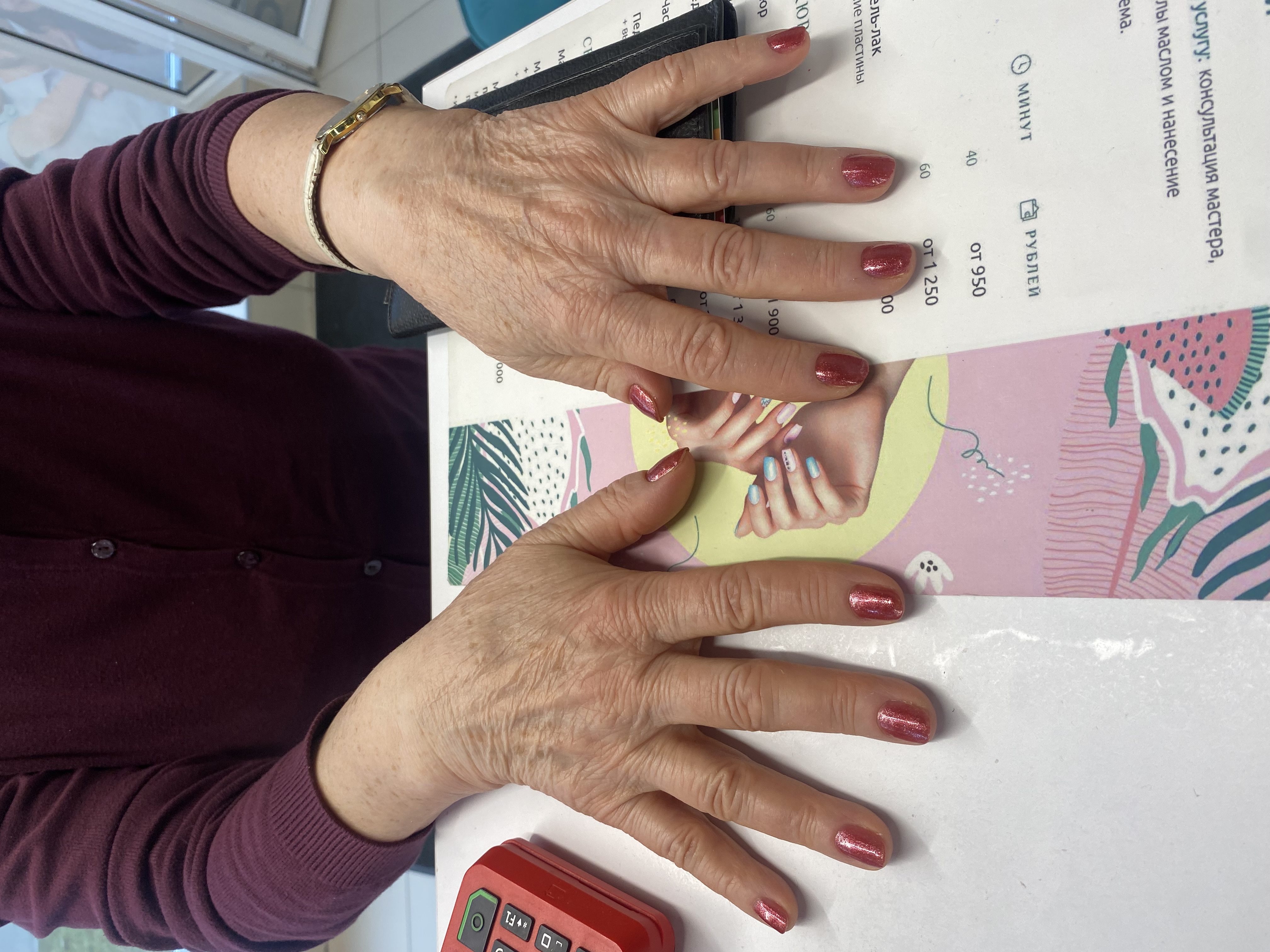 Маникюр, лак с блестками, однотон, малиновый, на каждый день