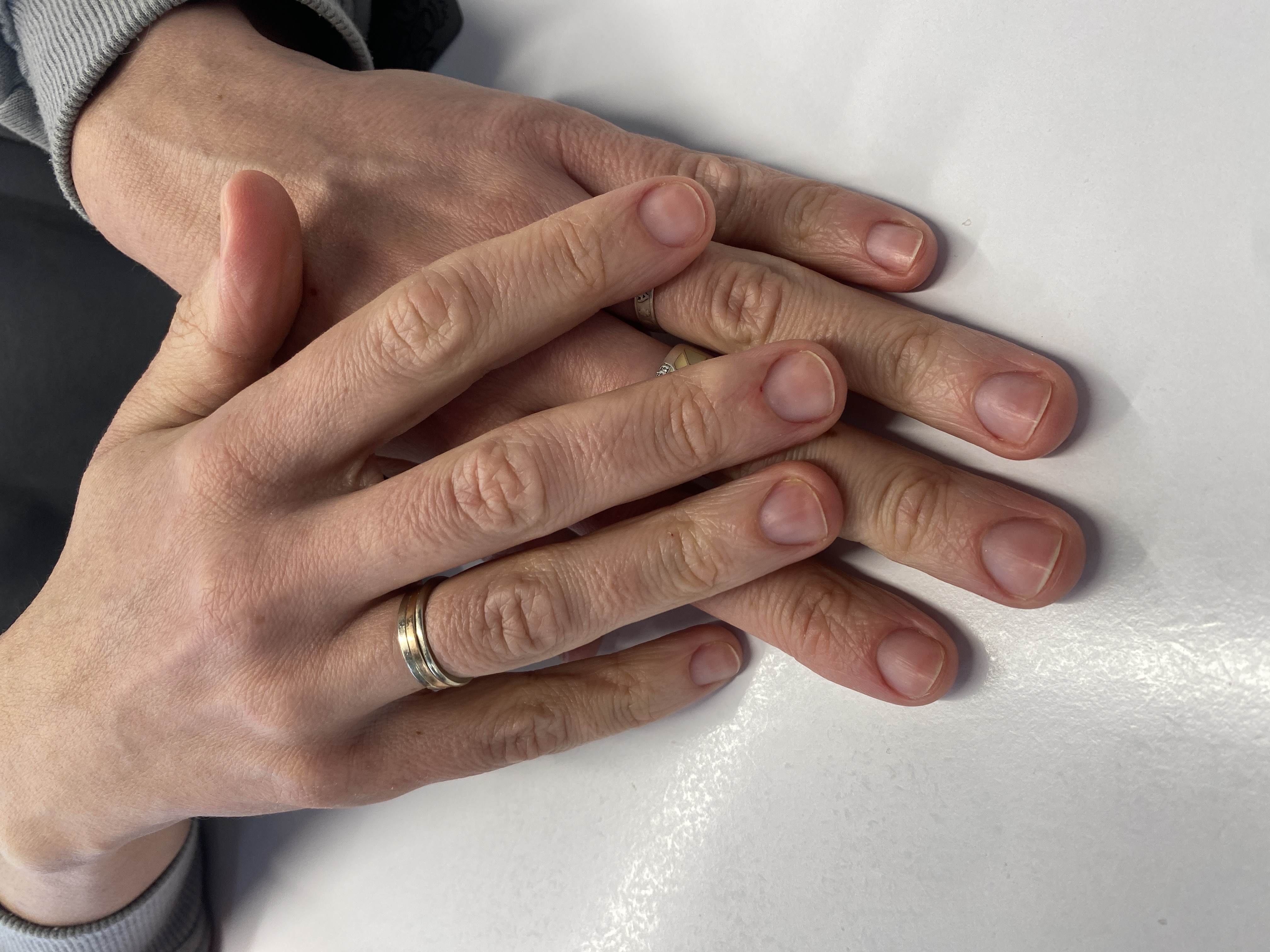 две услуги маникюр-педикюр